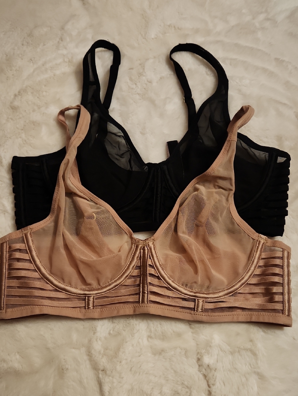 2 Victoria's Secret Bras